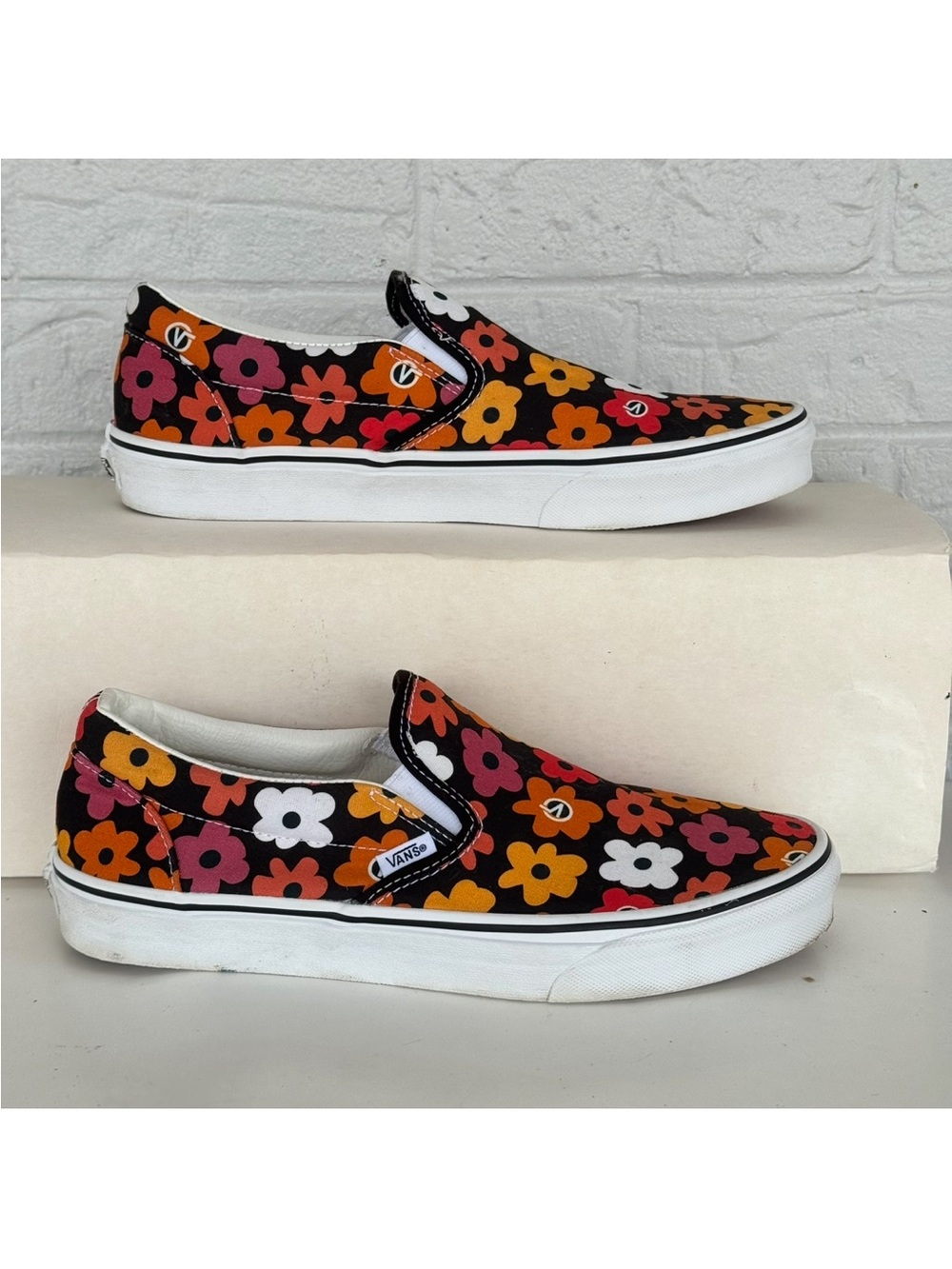 Retro Floral Vans Classic Slip-On Sneakers Women's 10.5